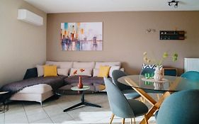 Sunny Days Apartment